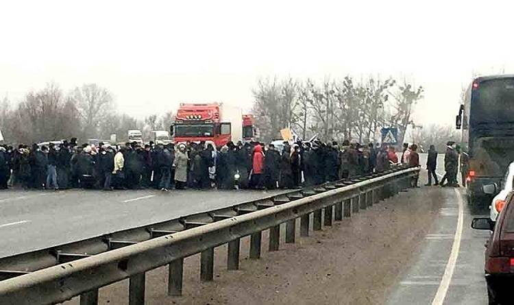 Трасса Киев-Харьков опять перекрыта протестующими