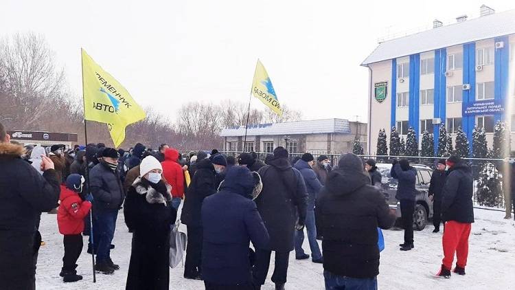 В Харькове «евробляхеры» пикетируют Управление патрульной полиции