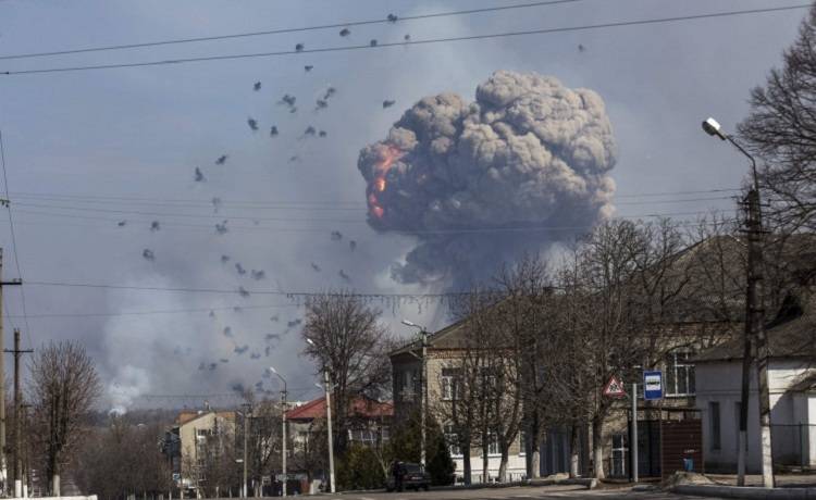 Вибухи на арсеналі в Балаклії: Військова частина заплатить 500 тис. грн сину загиблої жінки