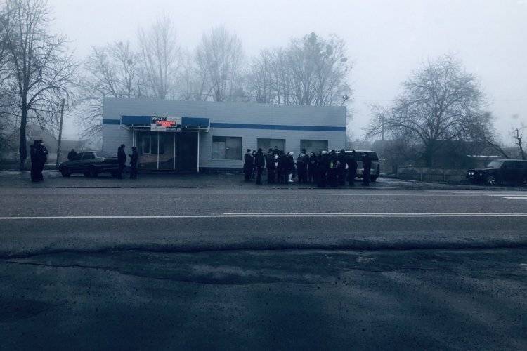 В ХАРЬКОВСКОЙ ОБЛАСТИ МИТИНГУЮЩИЕ ПЕРЕКРЫЛИ ТРАССУ