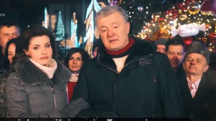 Два телеканала второй год подряд показали поздравление Порошенко вместо Зеленского (видео)