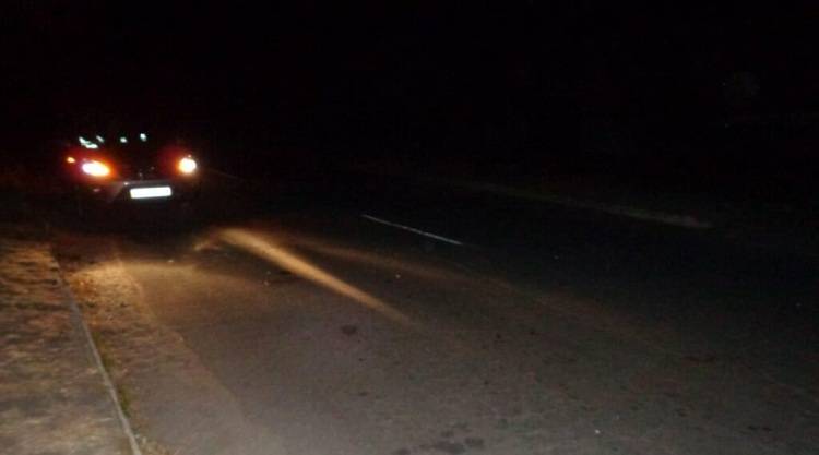 На Харківщині водій авто переїхав жінку, яка лежала на дорозі