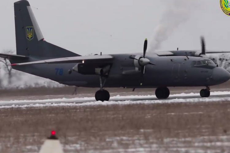 В Чугуеве возобновили учебные полеты АН-26 после авиакатастрофы