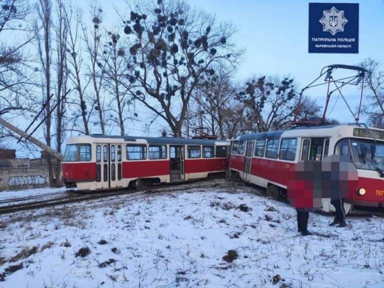 В Харкові трамвай зійшов з рейок. Є постраждалі