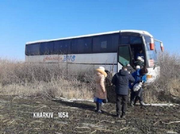 У Зміївському районі автобус з пасажирами вилетів з траси