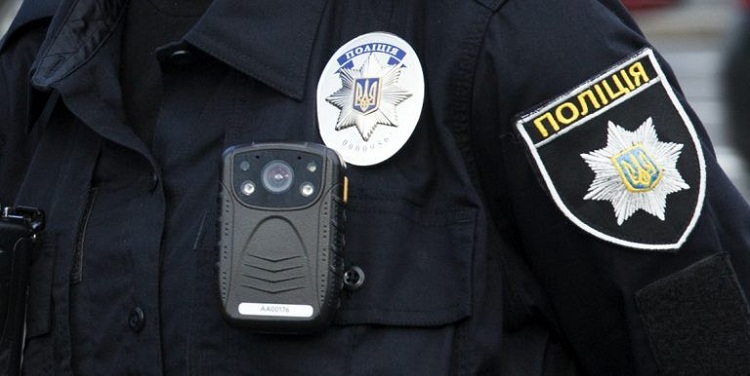 поліцейські розшукали неповнолітню дівчину
