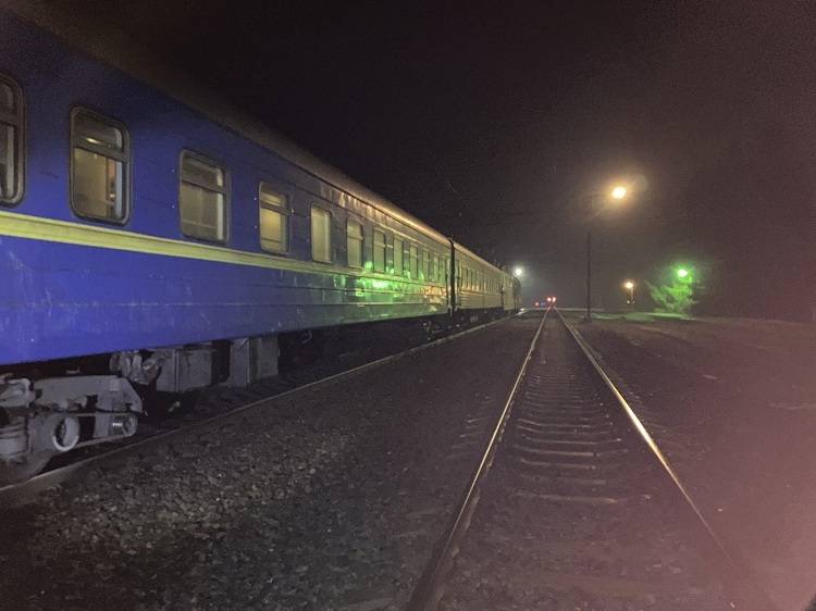 На Харківщині жінка скоїла самогубство на залізничних коліях
