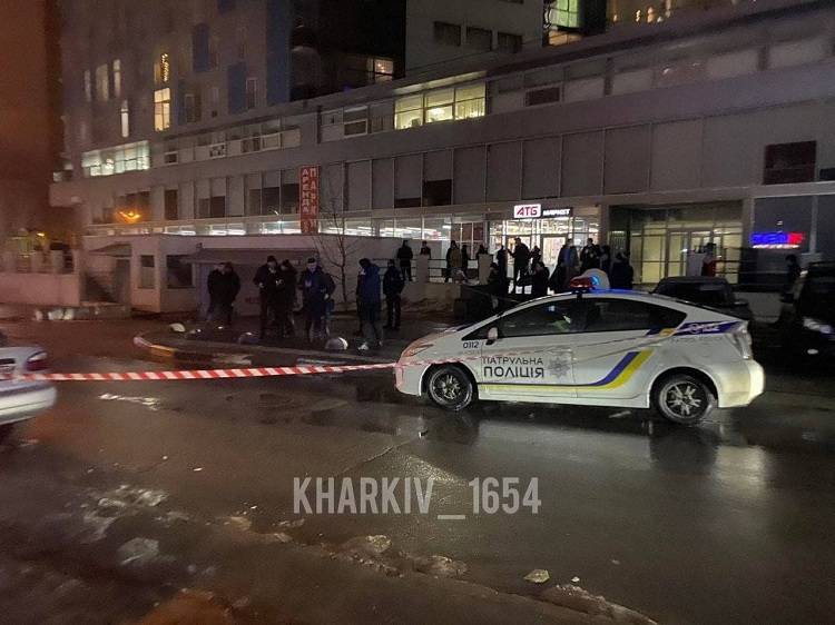 В Харкові біля супермаркету застрелили чоловіка