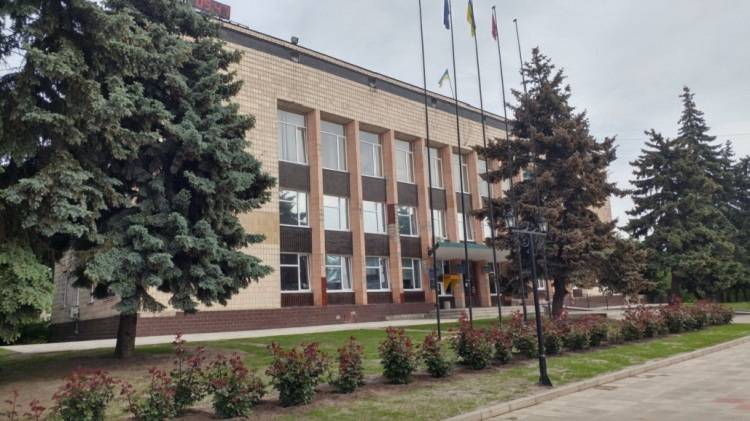 В Ізюмі суд повернув поліції справу проти депутата, який хуліганив у мерії