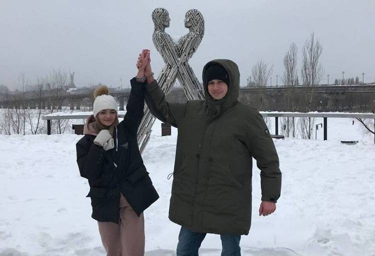 Як живуть прикуті ланцюгом закохані з Харкова (відео)