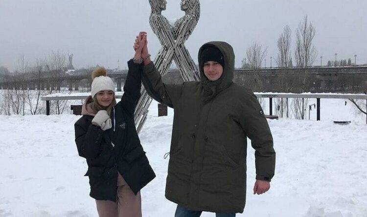 прикованные цепью
