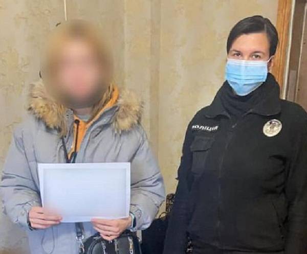 Полицейские Балаклеи вернули домой 16-летнюю девушку