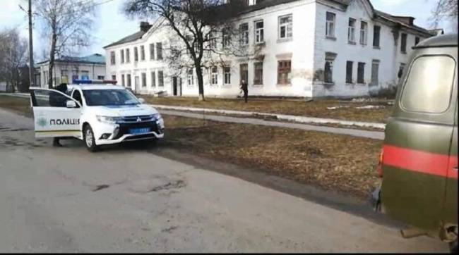 На Харьковщине роженица оставила младенца в яме