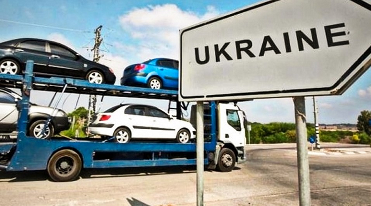 В Україні розмитнити авто можна буде через додаток “Дія”
