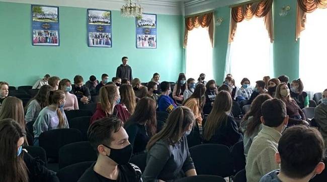 Відбулась зустріч студентів Української академії лідерства з учнями Балаклійського ліцею