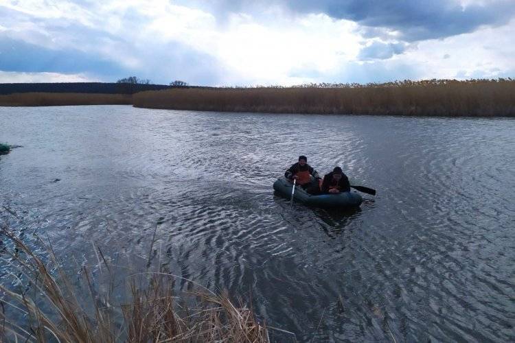 На Харківщині рятувальники допомогли рибалці, що опинився посеред річки без човна