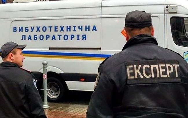 шукають вибухівку