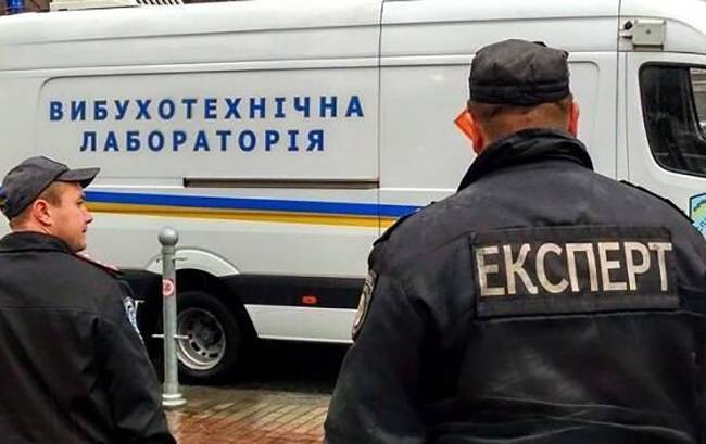 На Харьковщине вторые сутки ищут взрывчатку в отделениях «Новой Почты»
