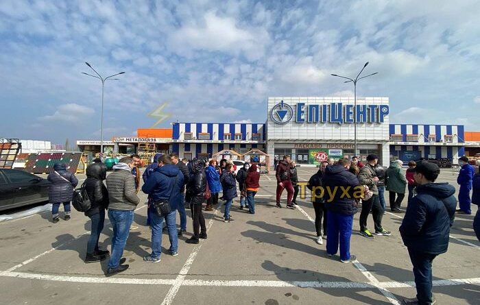 евакуюють покупців супермаркетів