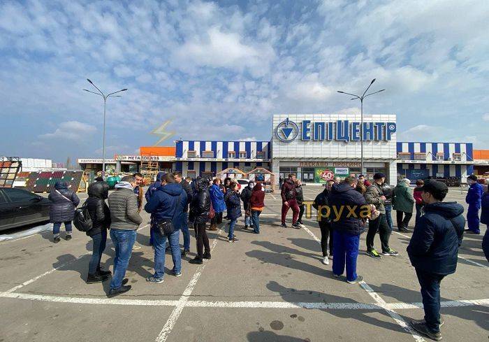 В Харькове второй день подряд эвакуируют покупателей супермаркетов
