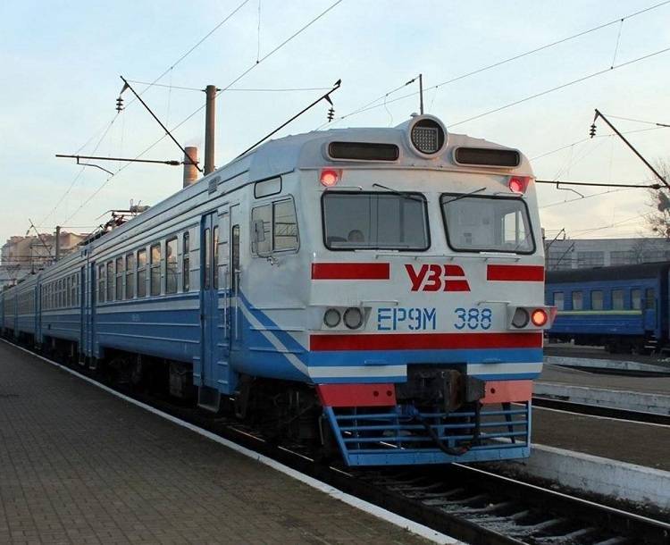 Зміни у розкладі руху електропоїздів на 2, 6, 8 та 9 квітня