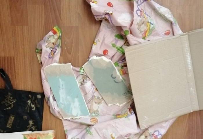 У Харкові під виглядом брендової постільної білизни продавали будівельне сміття