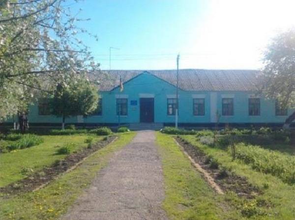 В громаді на Ізюмщині закривають пологове віділення і 3 школи