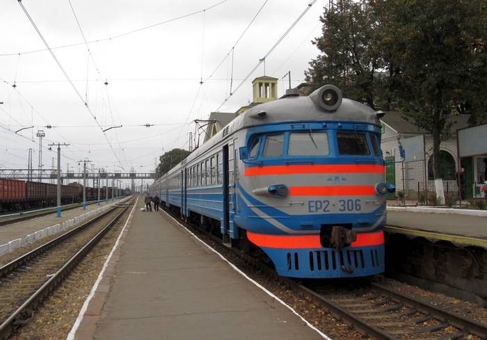 Електропоїзди на Ізюмському напрямі тимчасово змінять графік руху