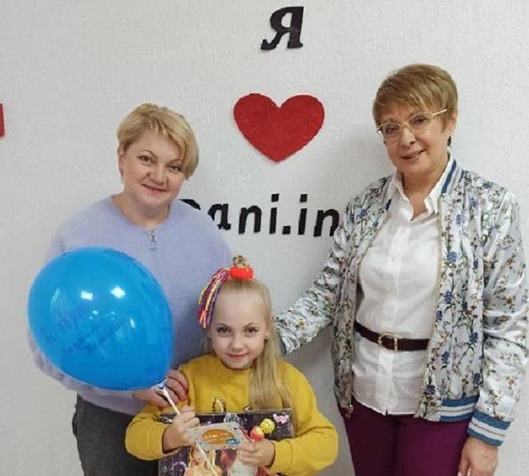 Талановиті діти Балаклії отримали подарунки від Людмили Немикіної та «ДаніМедіа»