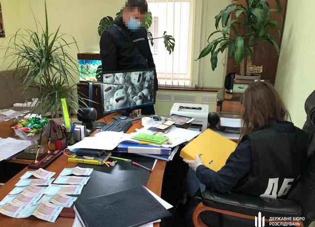 У Харкові поліцейський брав хабарі з колег