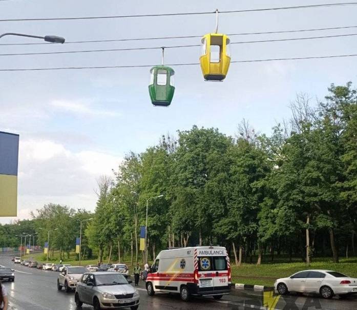 У Харкові з кабінки підвісної канатної дороги вистрибнув чоловік