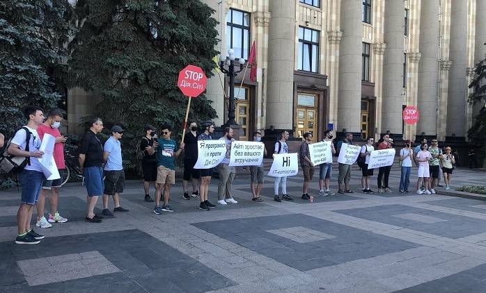 Українські IT-фахівці вийшли на акції протесту