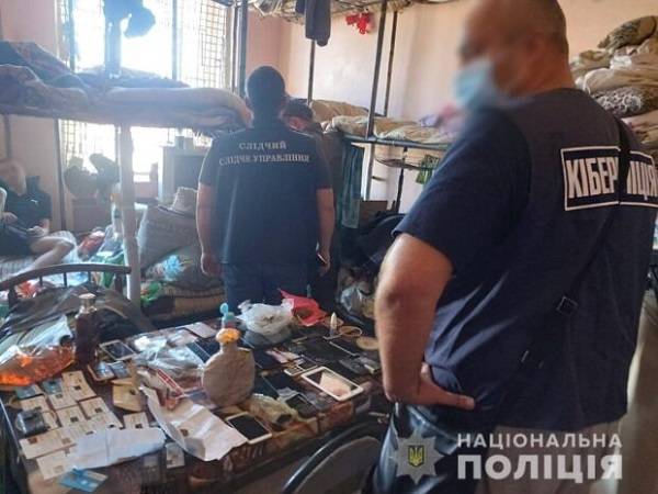 На Харьковщине ликвидировали мошенническую схему в Интернете, организованную заключенным