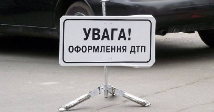 В Харкові мотоцикліст збив двох чоловік на трамвайній зупинці