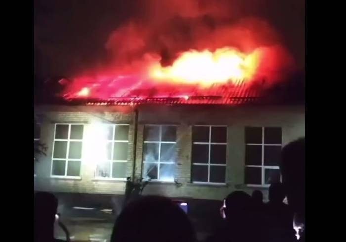 В Чугуєві пожежа в школі