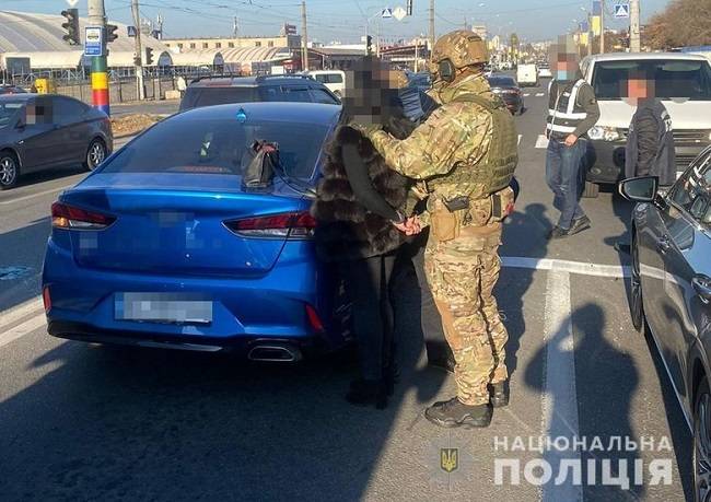 У Харкові затримано шахраїв, які відбирали квартири у пенсіонерів