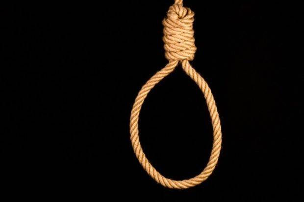 В Изюмском районе мужчина из-за долгов задушил мать и повесился