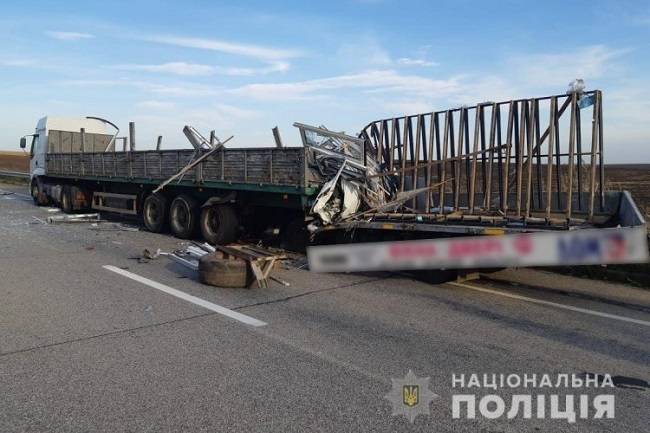 На Харківщині зіткнулися дві вантажівки. Один водій загинув