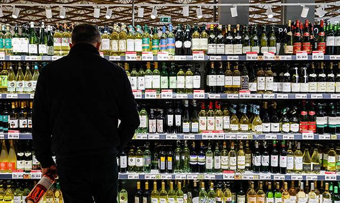 З 1 жовтня в Україні діють нові правила продажу алкоголю