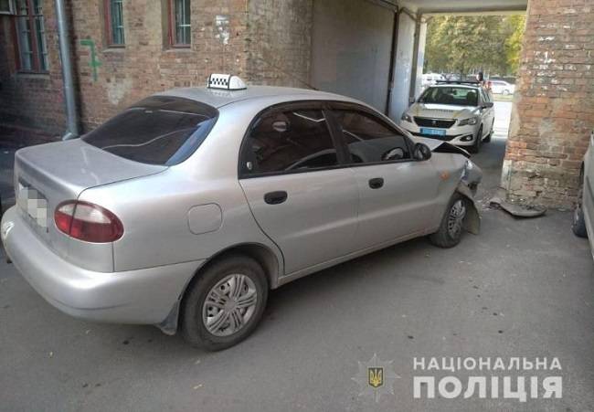 В Харькове таксист умер во время перевозки пассажира