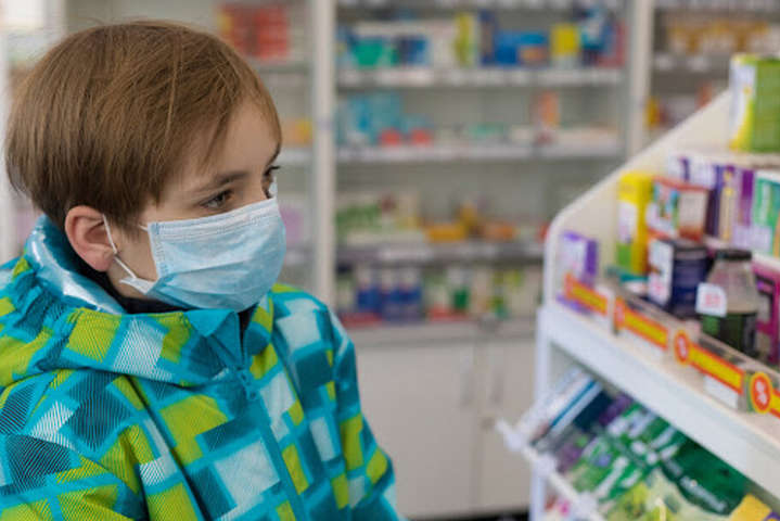 В Україні запровадили штрафи за продаж ліків дітям до 14 років