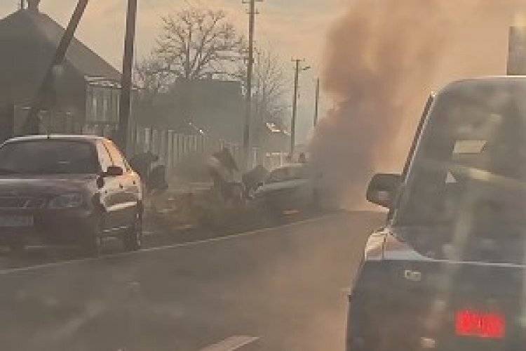 На Харьковщине во время движения загорелся автомобиль