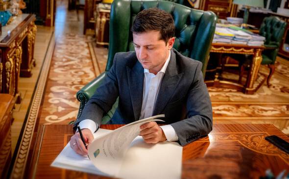 Зеленский подписал «закон об олигархах»