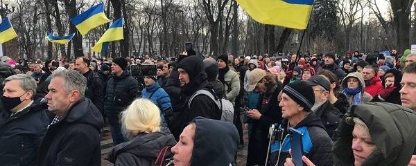 Під Верховною Радою знову мітингують противники вакцинації