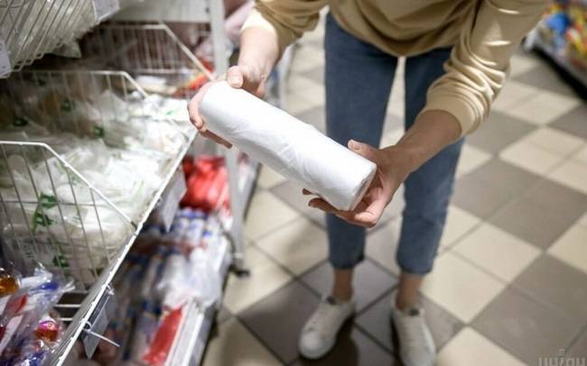 З сьогоднішнього дня в Україні одноразові пластикові пакети стали платними