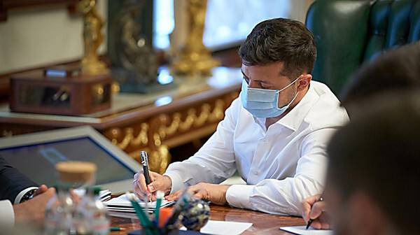 Зеленский подписал закон, облагающий налогом урожай с земель сельхозназначения