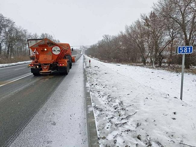 Харківська служба автошляхів попереджає водіїв про подальше погіршення погоди