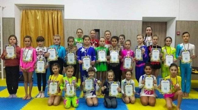 В Балаклійській ДЮСШ пройшов турнір зі спортивної акробатики