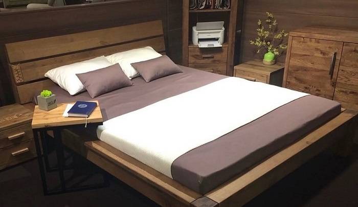 Чому краще переплатити, але взяти дерев’яне ліжко?