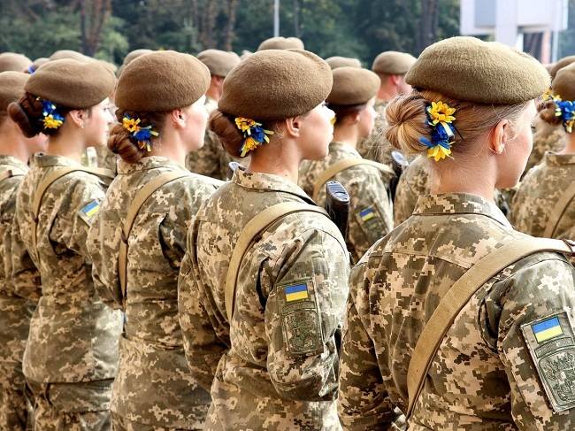 Міноборони скорочує список професій жінок, які мають стати на військовий облік